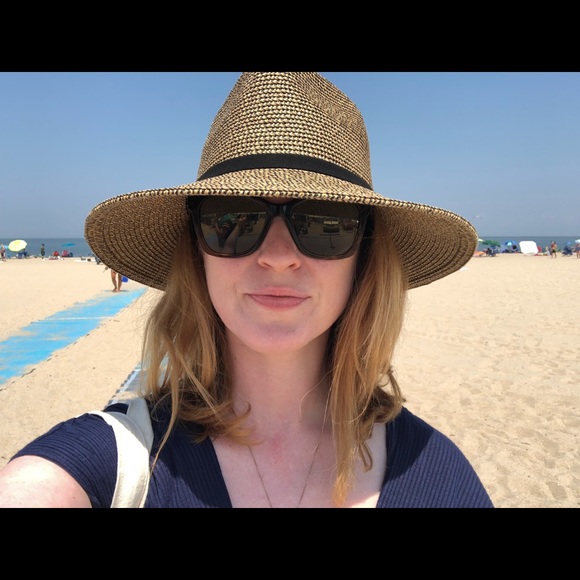 Meet your Posher, Casie - Picture 1 of 1